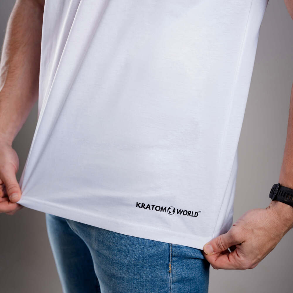 Мъжка тениска Kratom World с мотив "Damn bro, go buy kratom" - оригинален продукт за любителите на кратом и феновете на марката Kratom World, стилен дизайн на улична мода с ярък принт, удобна тениска за ежедневно носене, идеална за града, за събития и като колекционерски артикул за общността на кратом.